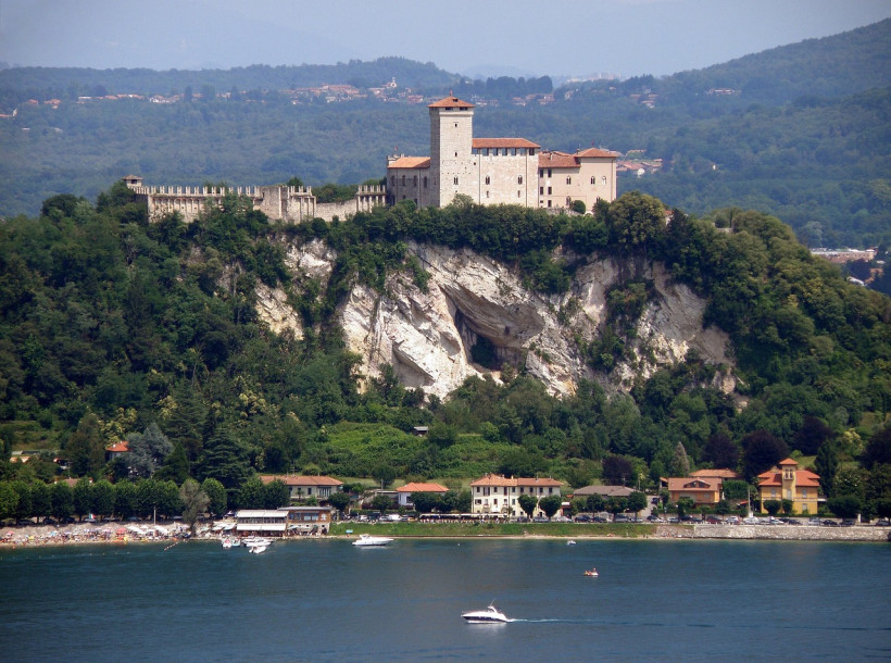 Lago Maggior Borromeo Castle